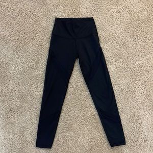 Black Aerie leggings (cropped above the ankle)